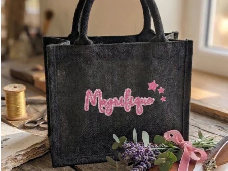 Sac cabas en toile de jute naturelle avec inscription Magnifique et petites étoiles, création Aux Belles Idées.